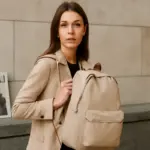 Cosa dice la moda sugli zaini in tessuto? I nuovi trend e perché stanno tornando tra gli adulti