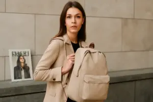 Cosa dice la moda sugli zaini in tessuto? I nuovi trend e perché stanno tornando tra gli adulti